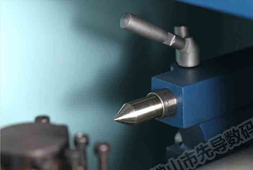 What are the accuracy indicators of small CNC lathes?